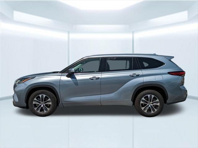 used 2021 Toyota Highlander car, priced at $30,426