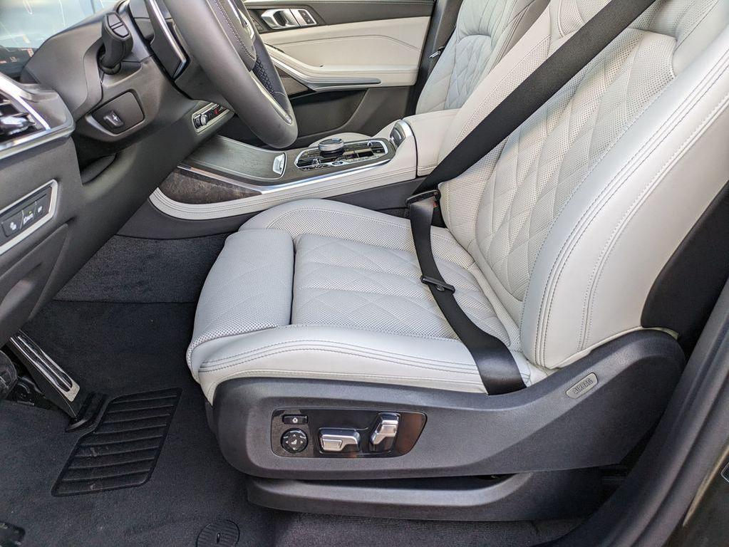 new 2026 BMW X7 car, priced at $102,655