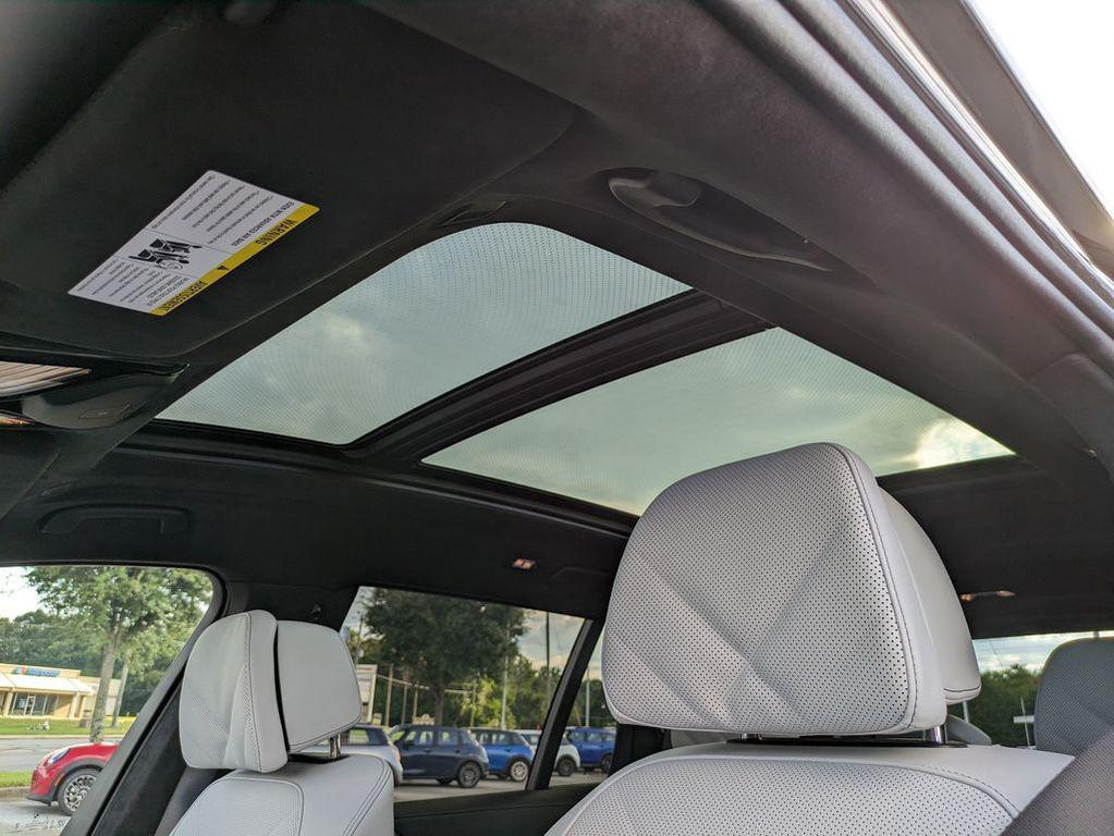 new 2026 BMW X7 car, priced at $102,655