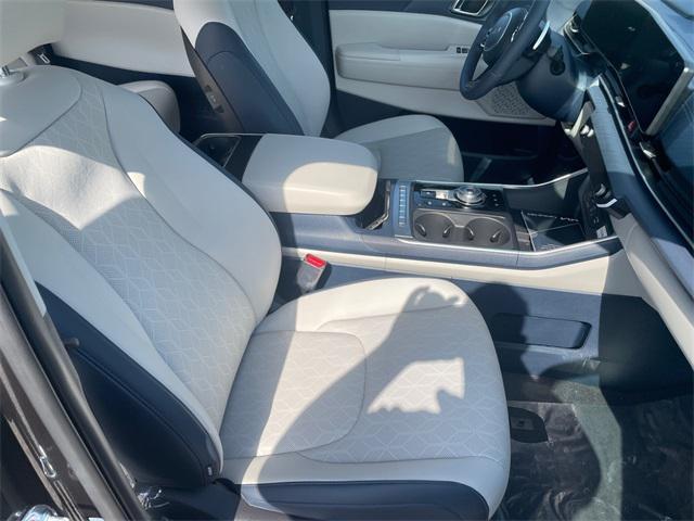 new 2025 Kia Carnival Hybrid car, priced at $44,510