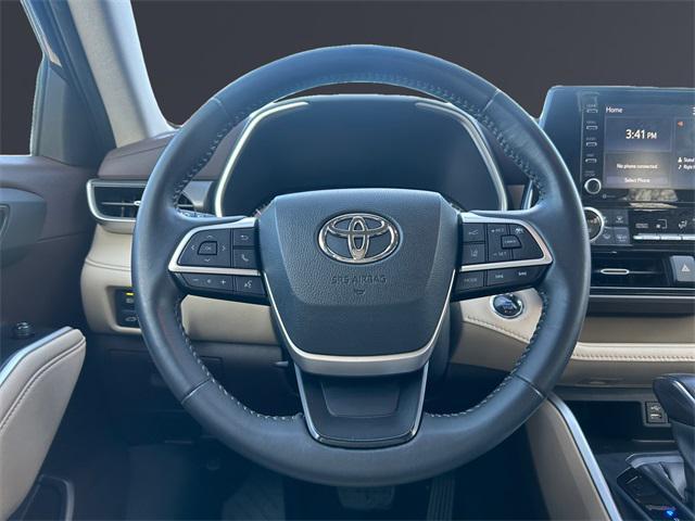 used 2022 Toyota Highlander car, priced at $34,350