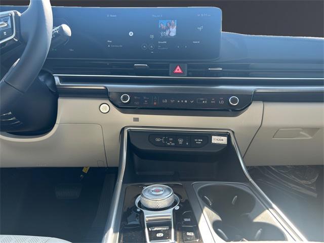 new 2026 Kia Carnival Hybrid car, priced at $51,285