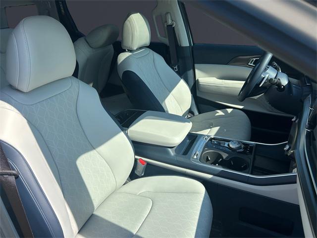 new 2026 Kia Carnival Hybrid car, priced at $51,285