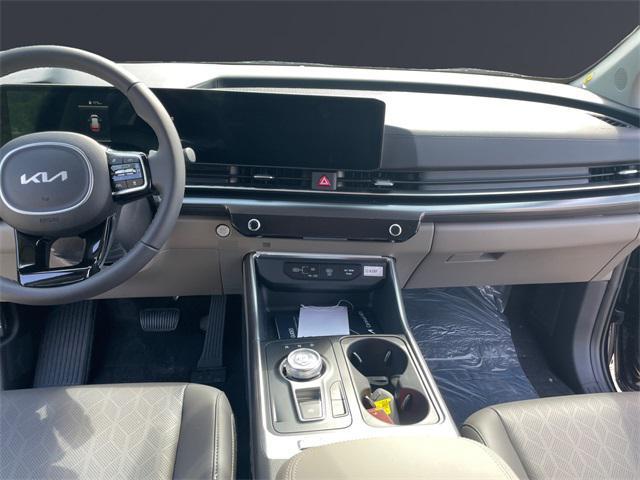 new 2025 Kia Carnival Hybrid car, priced at $42,500