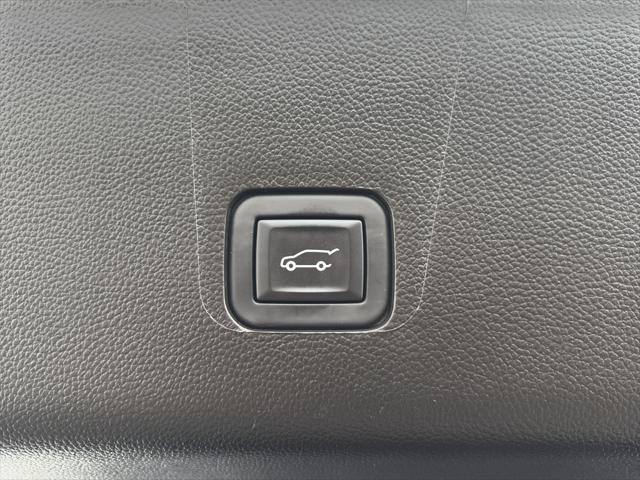 used 2023 Chevrolet Traverse car, priced at $43,900