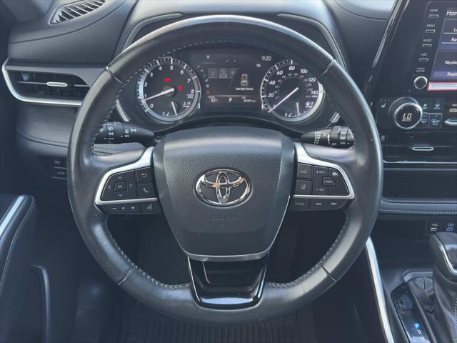 used 2022 Toyota Highlander car, priced at $39,994