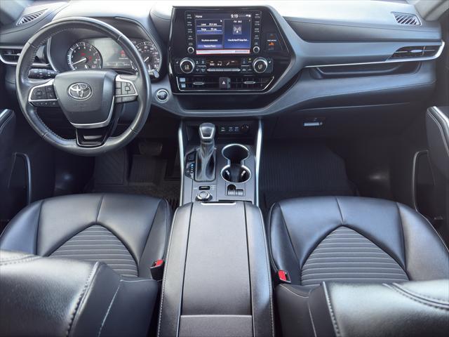 used 2022 Toyota Highlander car, priced at $39,994