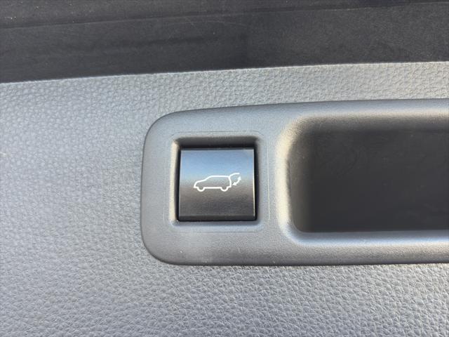 used 2022 Toyota Highlander car, priced at $39,994