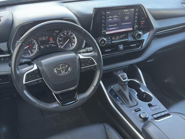 used 2022 Toyota Highlander car, priced at $39,994