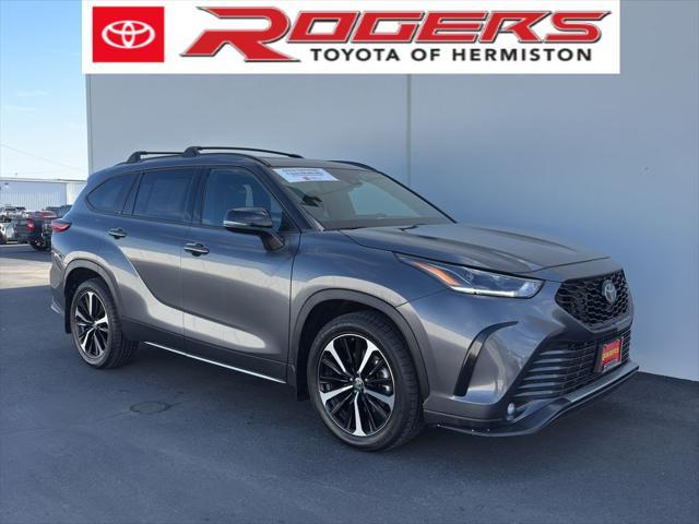 used 2022 Toyota Highlander car, priced at $40,900