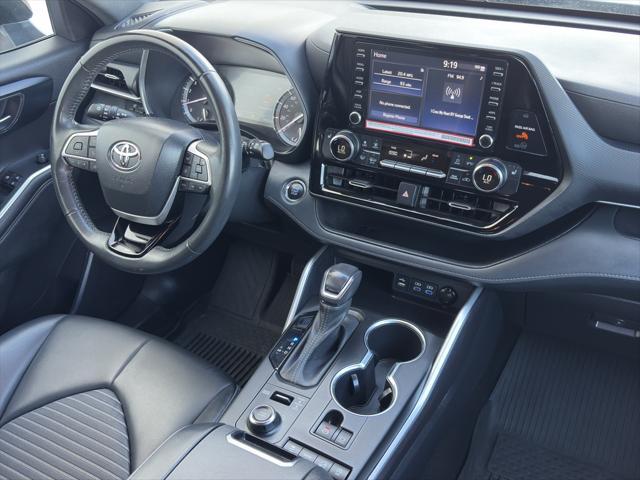 used 2022 Toyota Highlander car, priced at $39,994