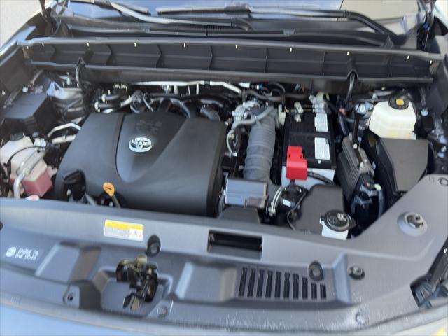 used 2022 Toyota Highlander car, priced at $39,994