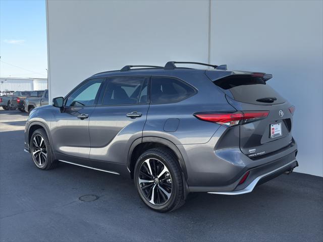 used 2022 Toyota Highlander car, priced at $39,994