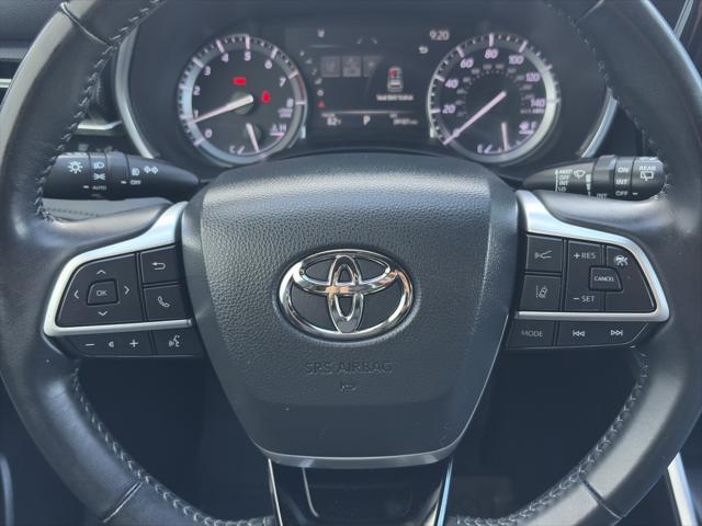 used 2022 Toyota Highlander car, priced at $39,994