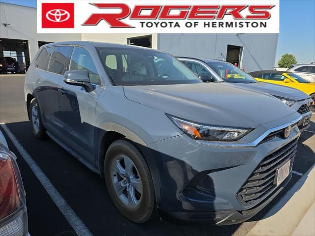 used 2025 Toyota Highlander car, priced at $41,900