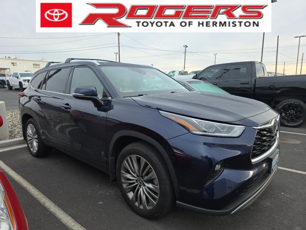 used 2022 Toyota Highlander car, priced at $42,900