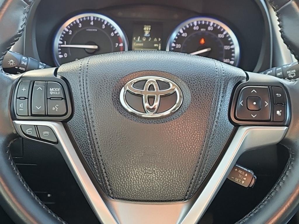 used 2015 Toyota Highlander car, priced at $19,900