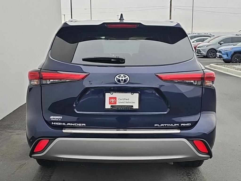 used 2021 Toyota Highlander car, priced at $38,999