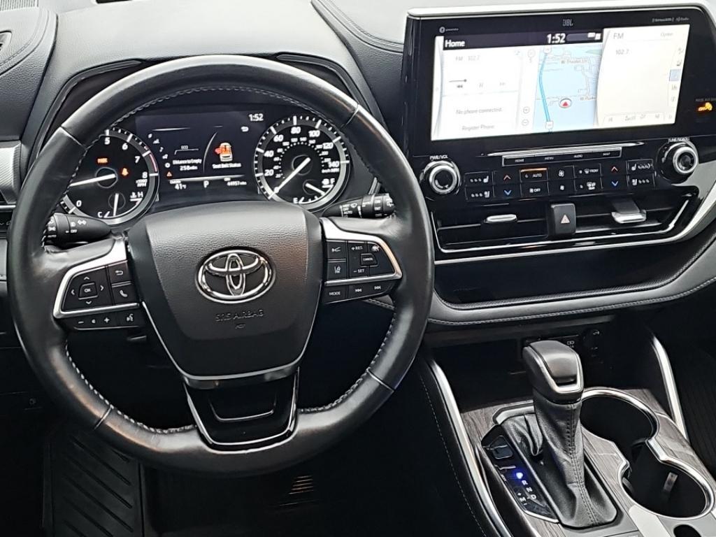 used 2021 Toyota Highlander car, priced at $38,999