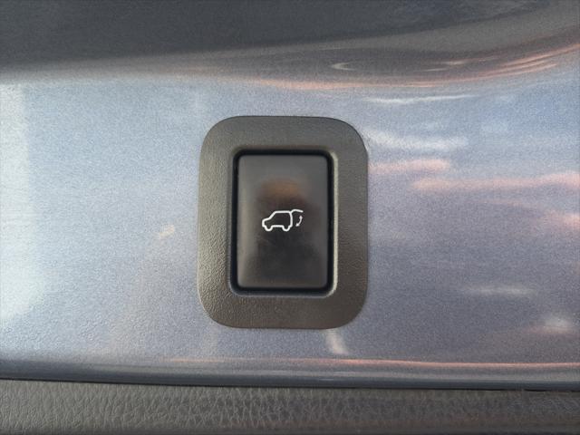 used 2018 Toyota Highlander car, priced at $26,900