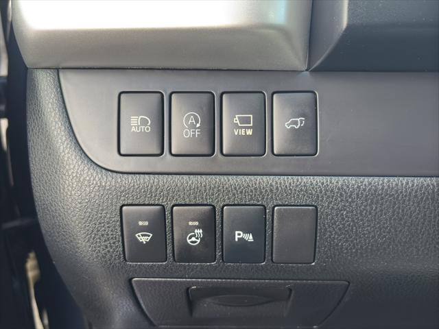 used 2018 Toyota Highlander car, priced at $26,900