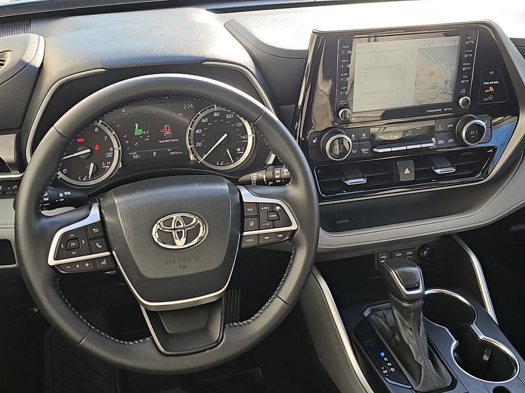 used 2022 Toyota Highlander car, priced at $40,500