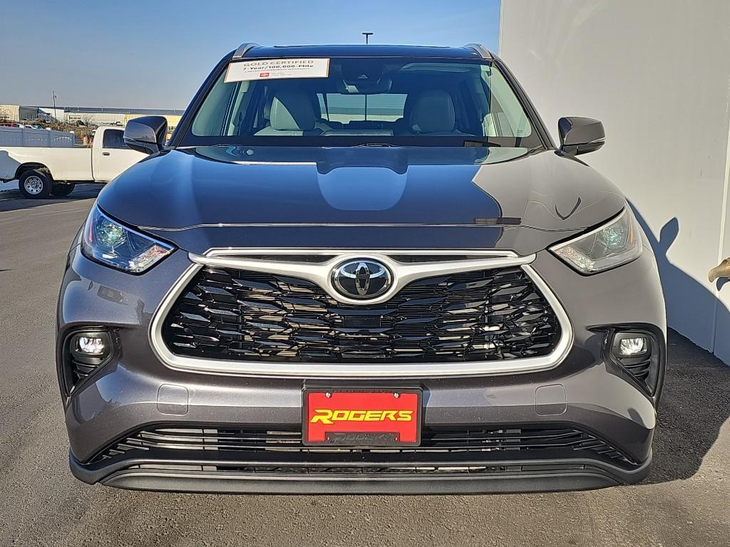 used 2022 Toyota Highlander car, priced at $40,500