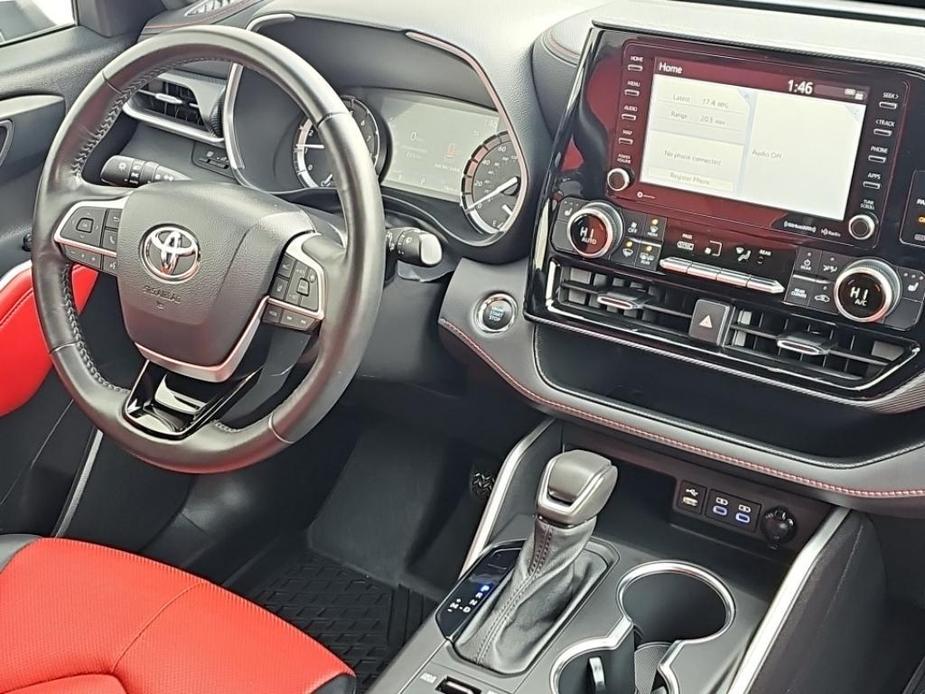 used 2022 Toyota Highlander car, priced at $41,900