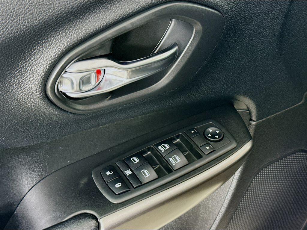 used 2020 Jeep Cherokee car, priced at $20,993