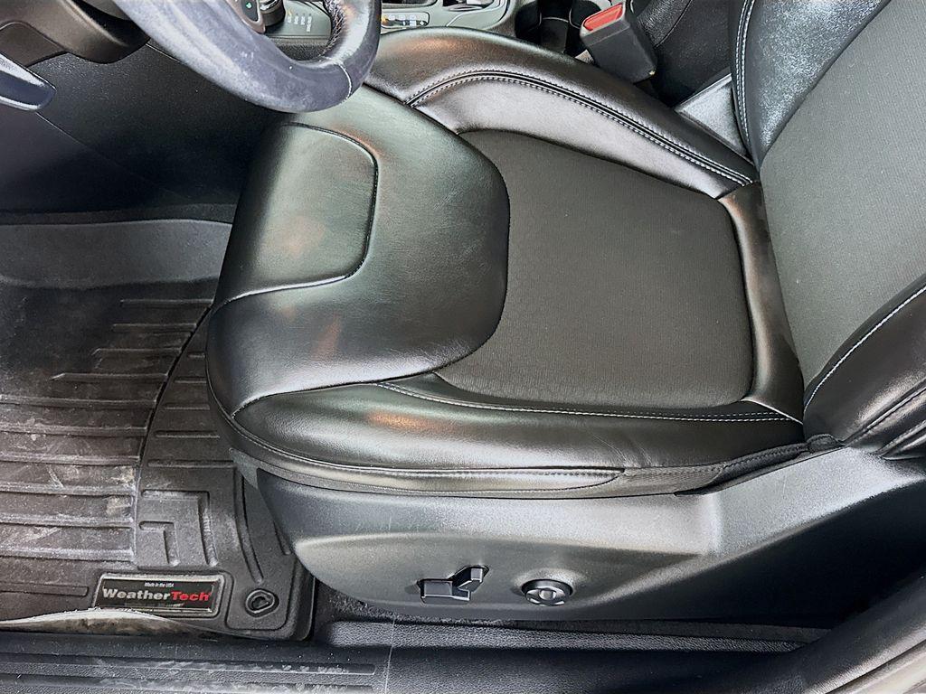 used 2020 Jeep Cherokee car, priced at $20,993