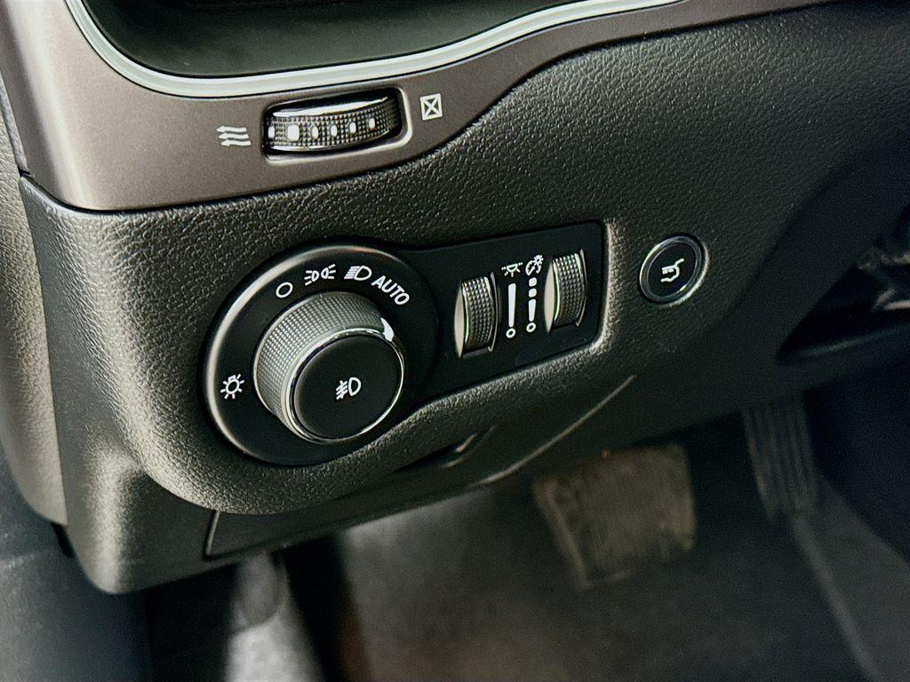 used 2020 Jeep Cherokee car, priced at $20,993