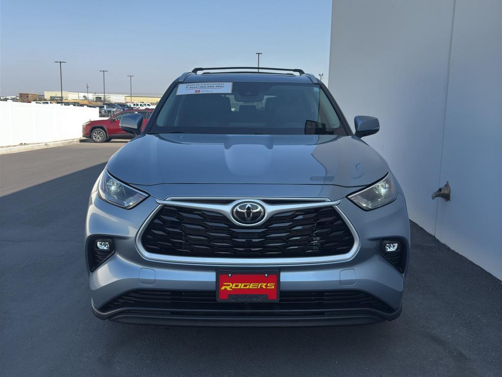used 2023 Toyota Highlander car, priced at $37,999