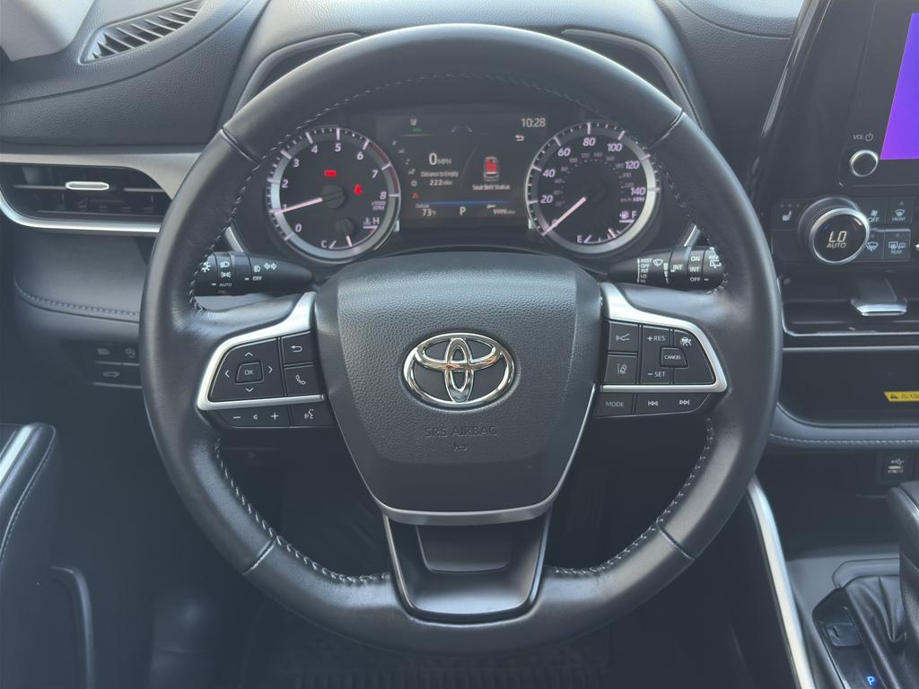 used 2023 Toyota Highlander car, priced at $37,999