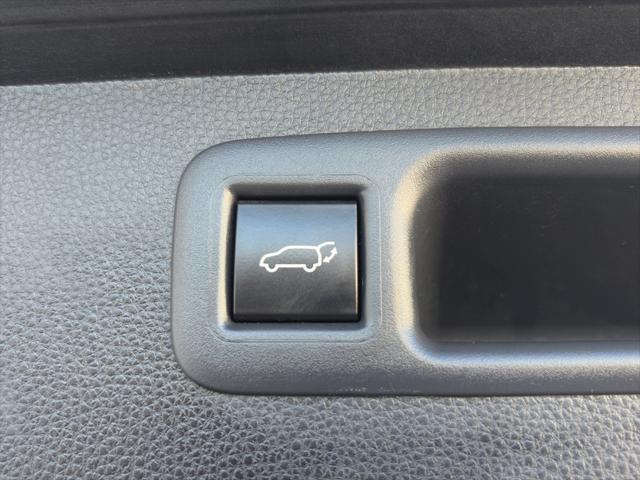 used 2023 Toyota Highlander car, priced at $44,900