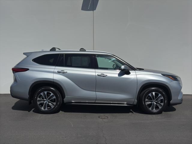 used 2022 Toyota Highlander car, priced at $41,900