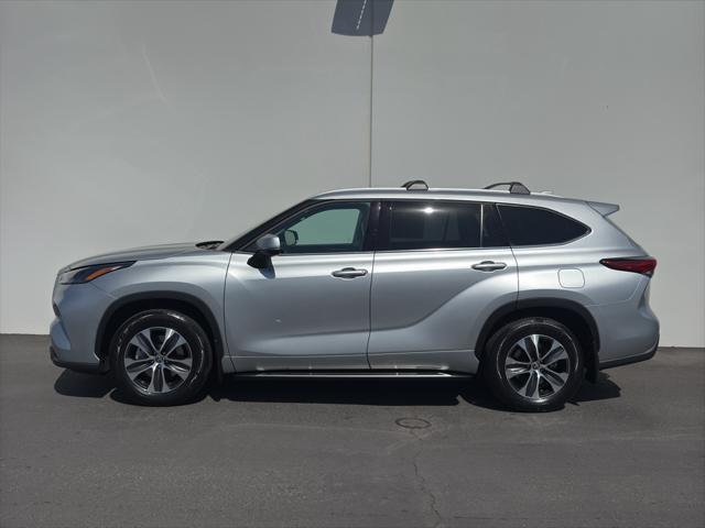 used 2022 Toyota Highlander car, priced at $41,900