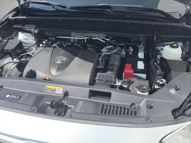 used 2022 Toyota Highlander car, priced at $41,900