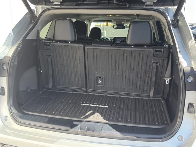 used 2022 Toyota Highlander car, priced at $41,900