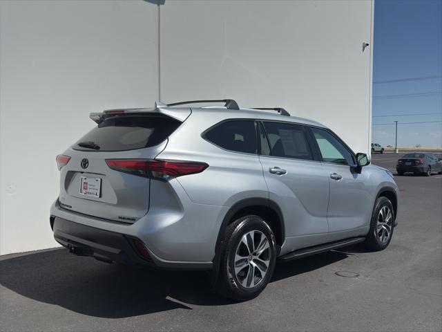 used 2022 Toyota Highlander car, priced at $41,900
