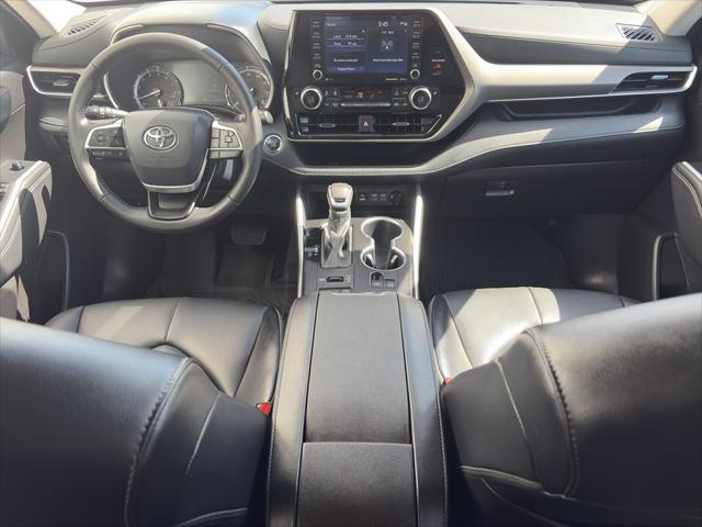 used 2022 Toyota Highlander car, priced at $41,900
