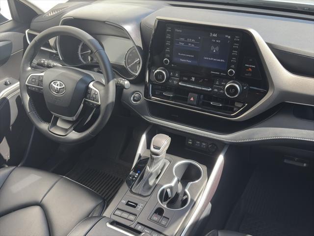 used 2022 Toyota Highlander car, priced at $41,900