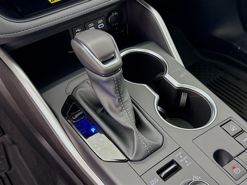 new 2026 Toyota Highlander car, priced at $50,573