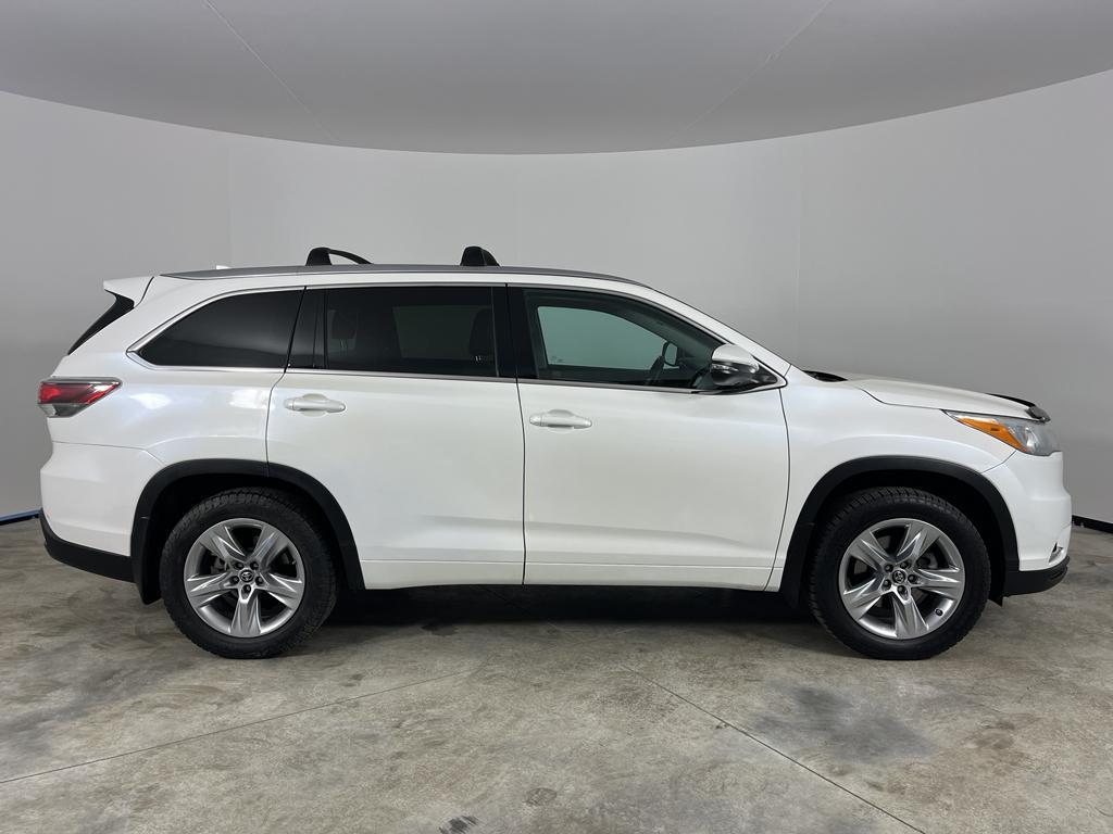 used 2016 Toyota Highlander car, priced at $22,900