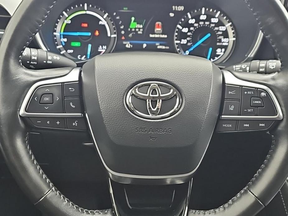 used 2021 Toyota Highlander Hybrid car, priced at $45,900