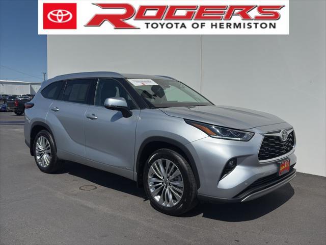 used 2025 Toyota Highlander Hybrid car, priced at $57,500