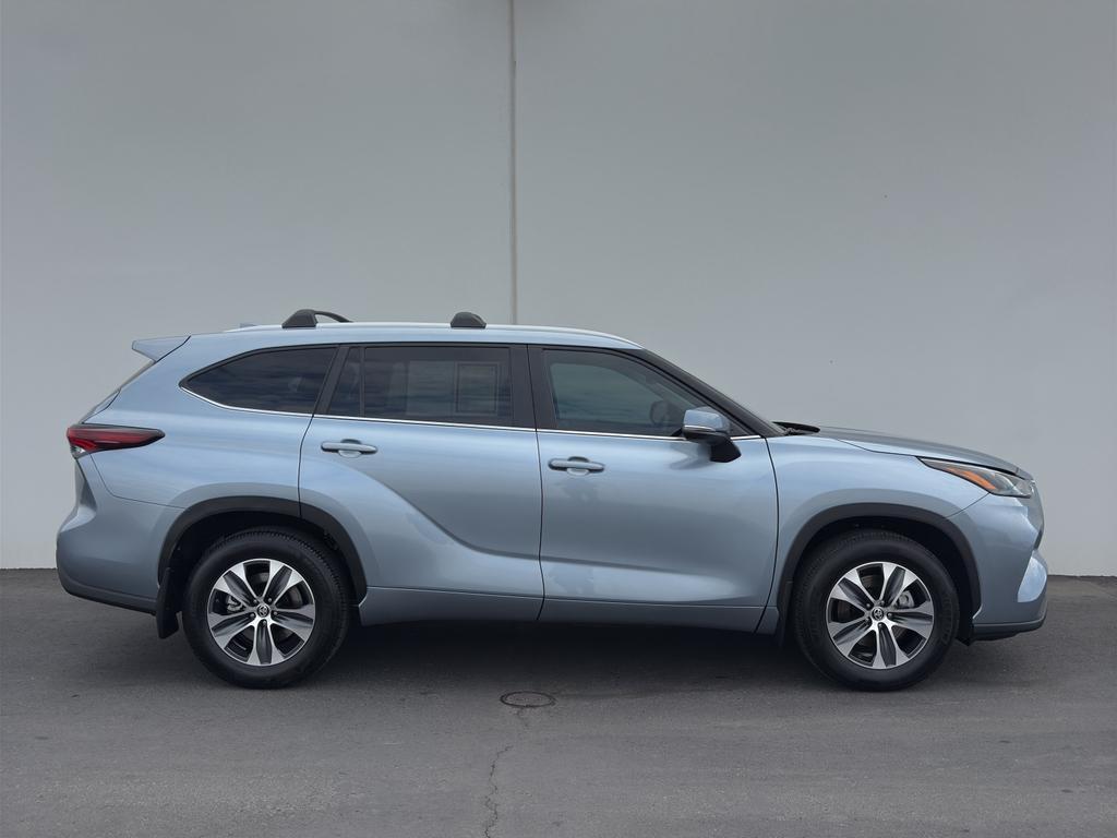 used 2024 Toyota Highlander car, priced at $48,900