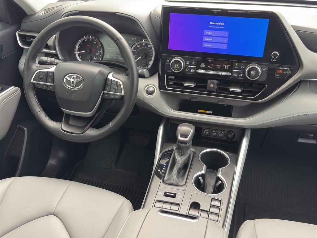 used 2024 Toyota Highlander car, priced at $48,900
