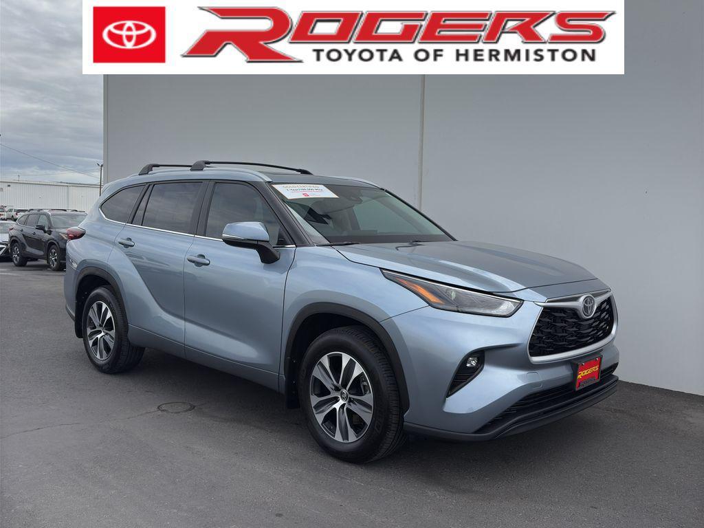 used 2024 Toyota Highlander car, priced at $48,900