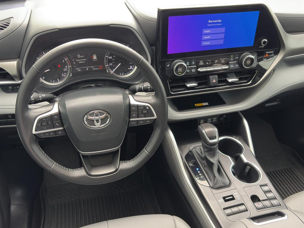 used 2024 Toyota Highlander car, priced at $48,900