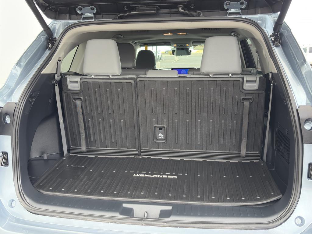 used 2024 Toyota Highlander car, priced at $48,900